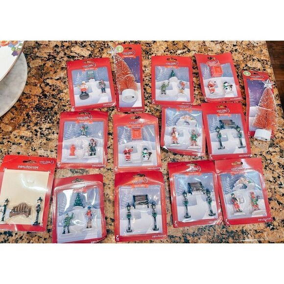 NEW Cobblestone Corners Christmas - Lot of 14 Village Accessories Miniatures - Picture 1 of 1